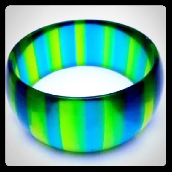 Vtg Wide Mod Lucite Blue & Green Striped Bangle